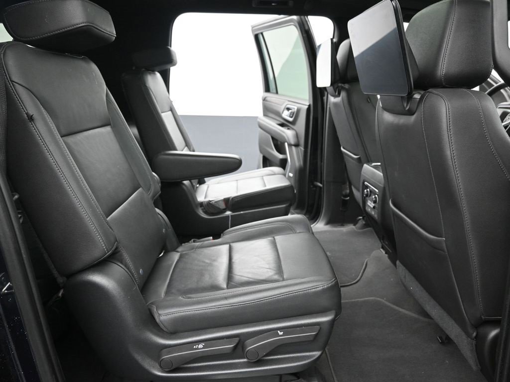Used 2021 Chevrolet Suburban LT w/ Rear Media and Nav Package image 17