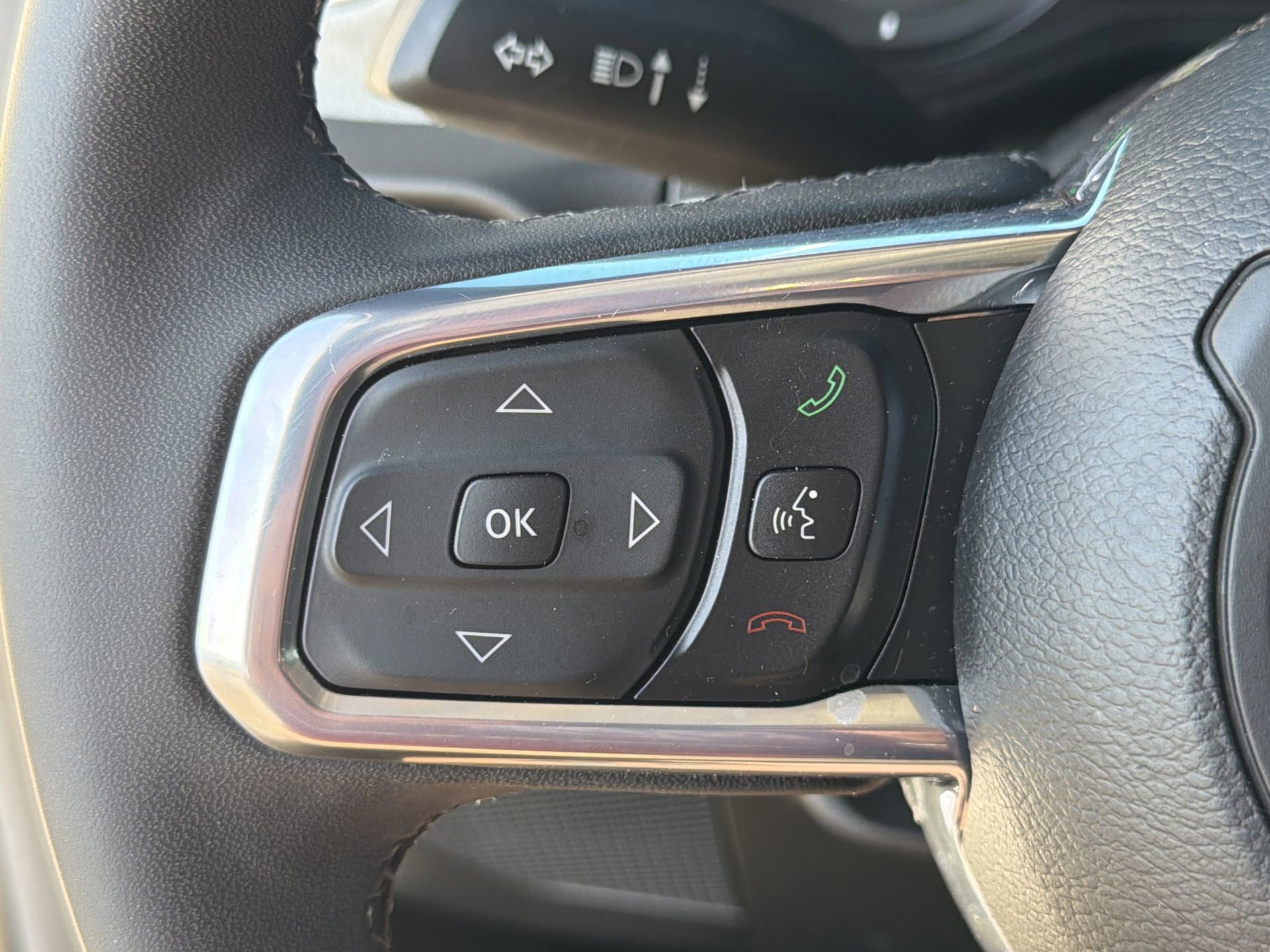 Used 2025 Jeep Wrangler Unlimited Sahara AWD/4WD image 21
