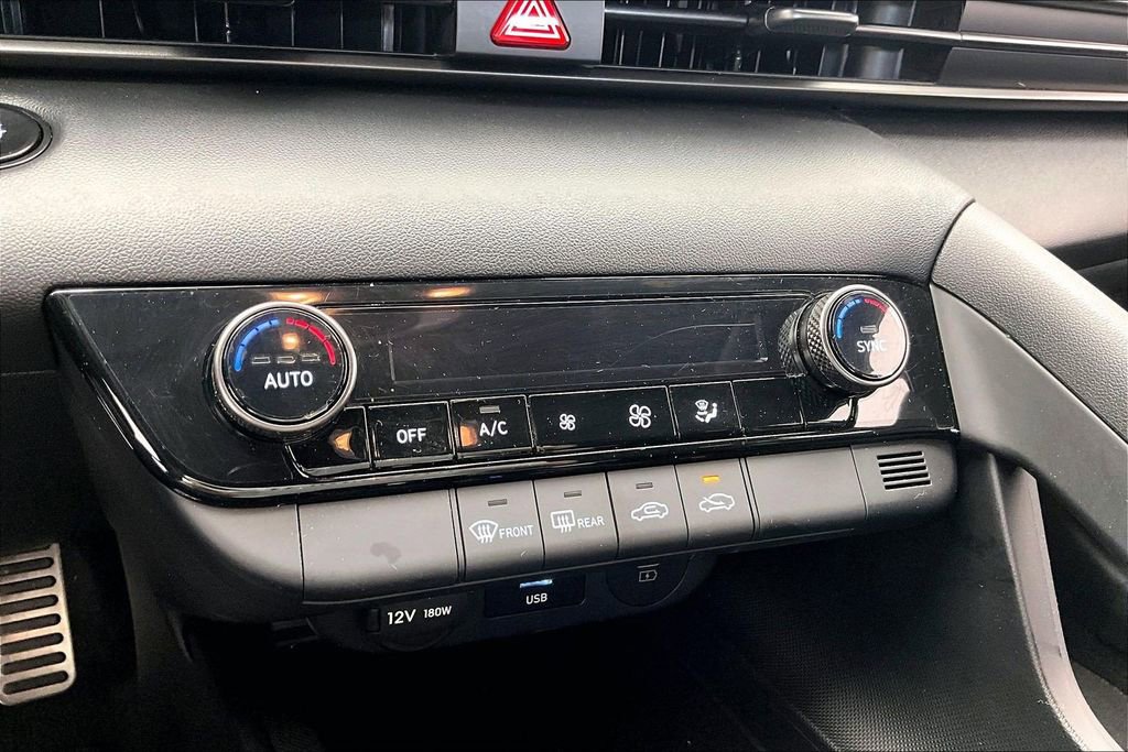 Used 2025 Hyundai Elantra Sport FWD image 31