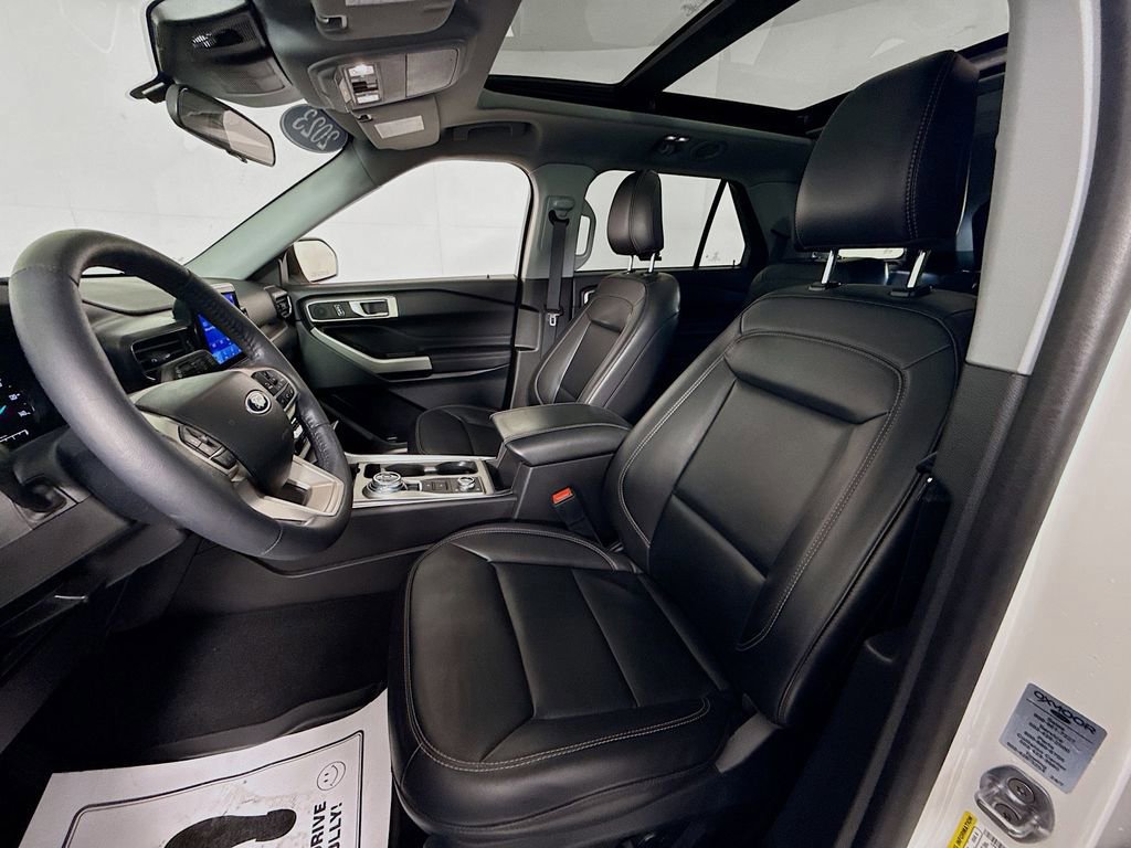 Certified 2023 Ford Explorer XLT w/ Equipment Group 202A image 9