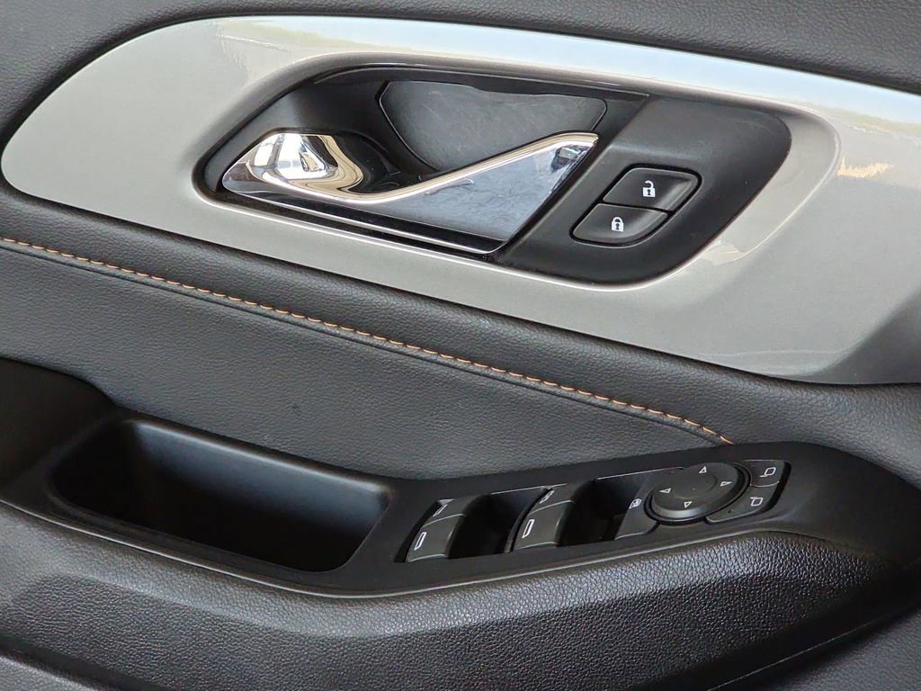 Used 2020 Chevrolet Traverse LT w/ LT Premium Package image 26