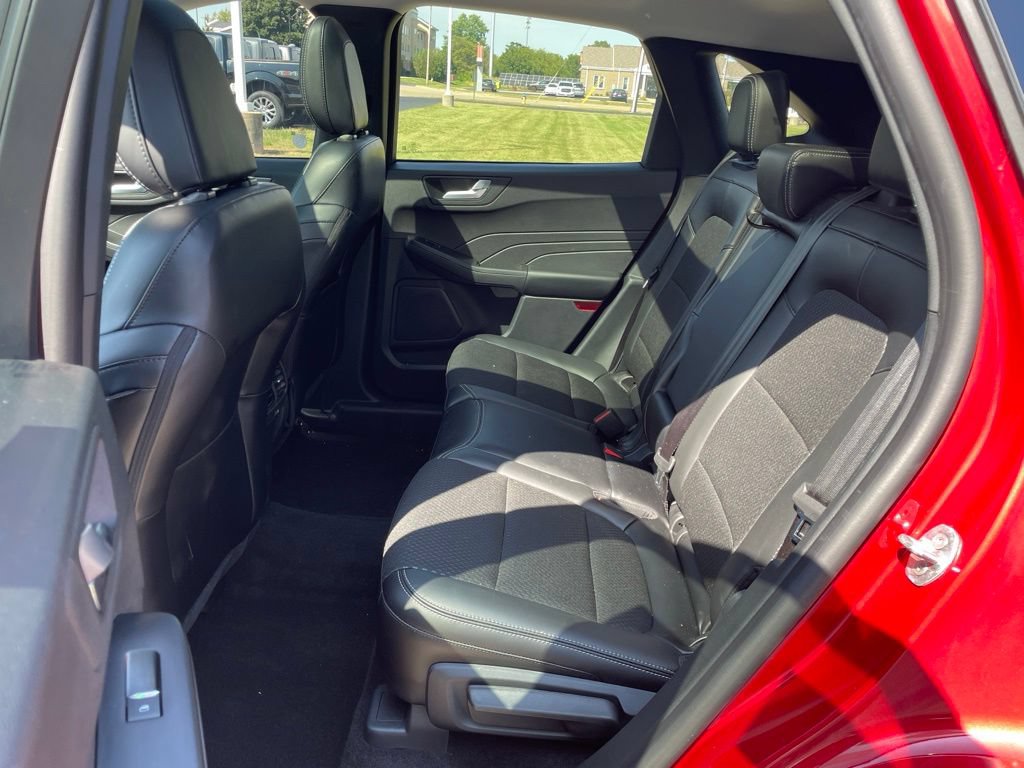 Certified 2025 Ford Escape SE FWD image 11