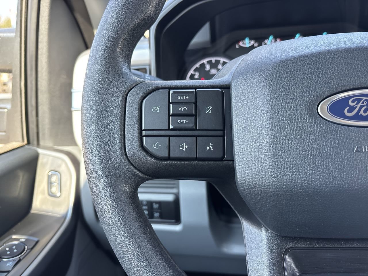 Certified 2025 Ford F350 XLT w/ FX4 Off-Road Package image 31