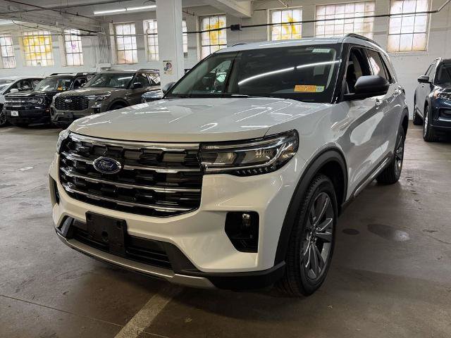Certified 2025 Ford Explorer Active w/ Active Comfort Package AWD/4WD image 3