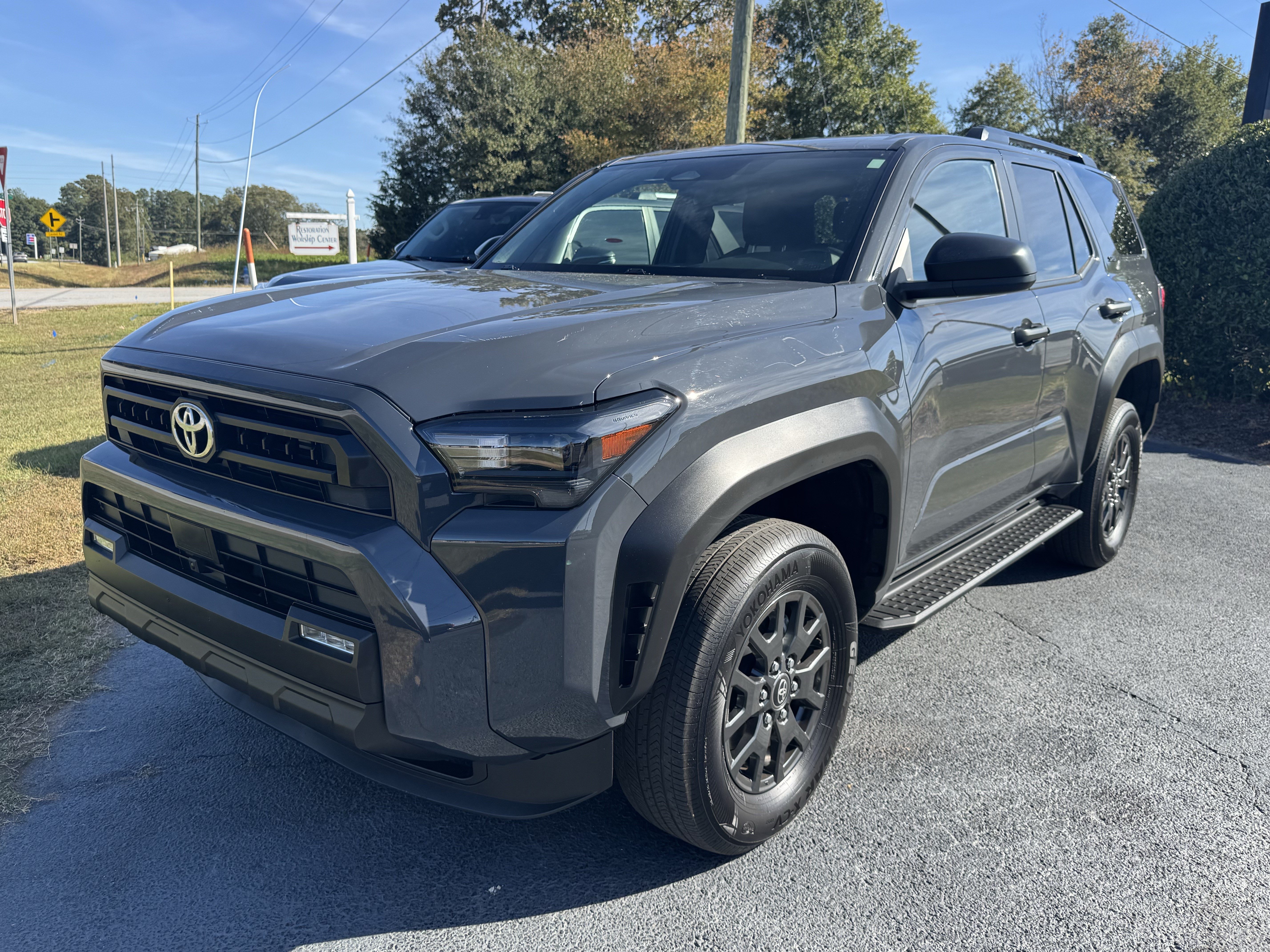 Used 2025 Toyota 4Runner SR5 AWD/4WD image 2