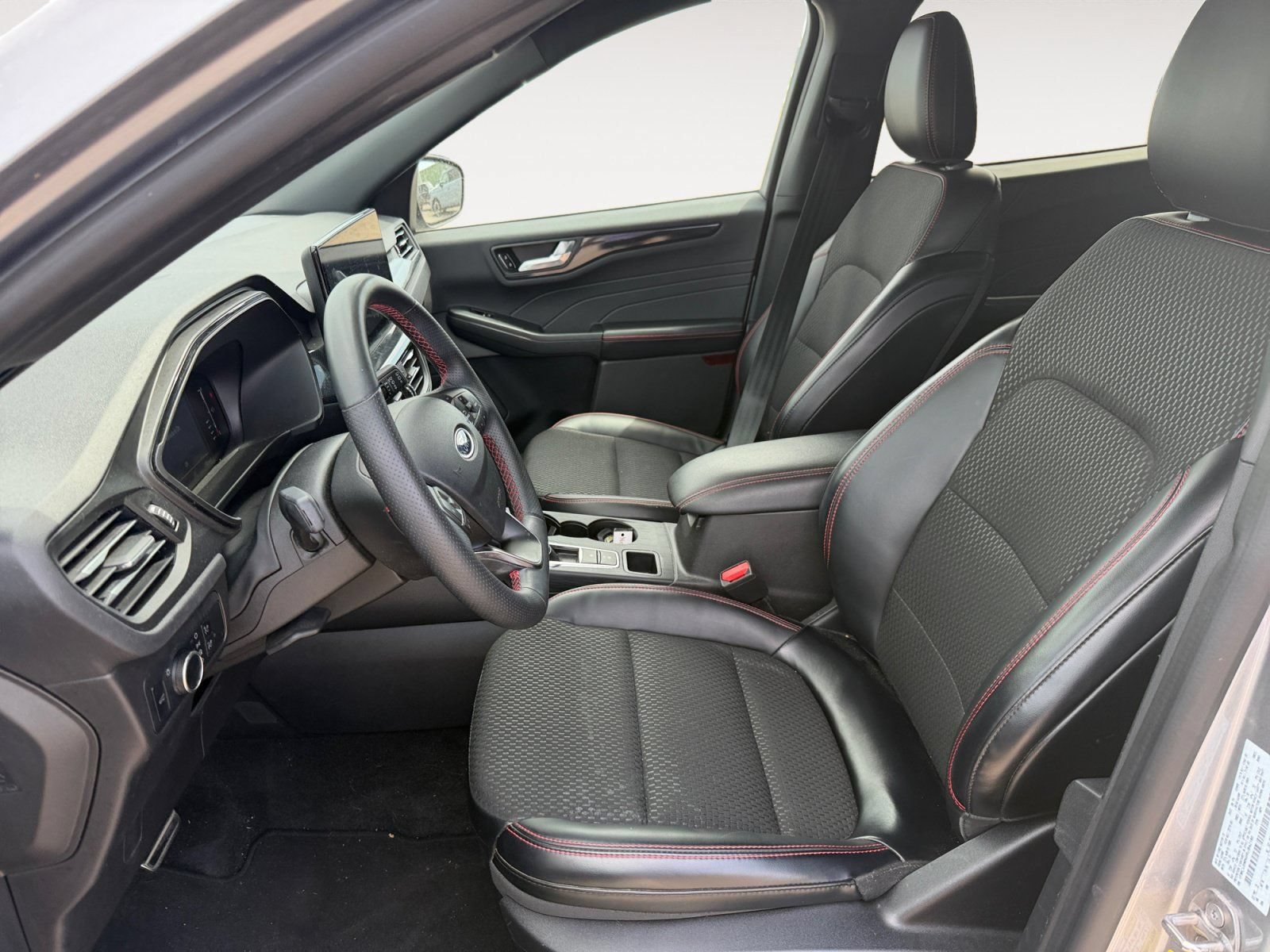 Certified 2024 Ford Escape ST-Line w/ Tech Pack #1 FWD image 9