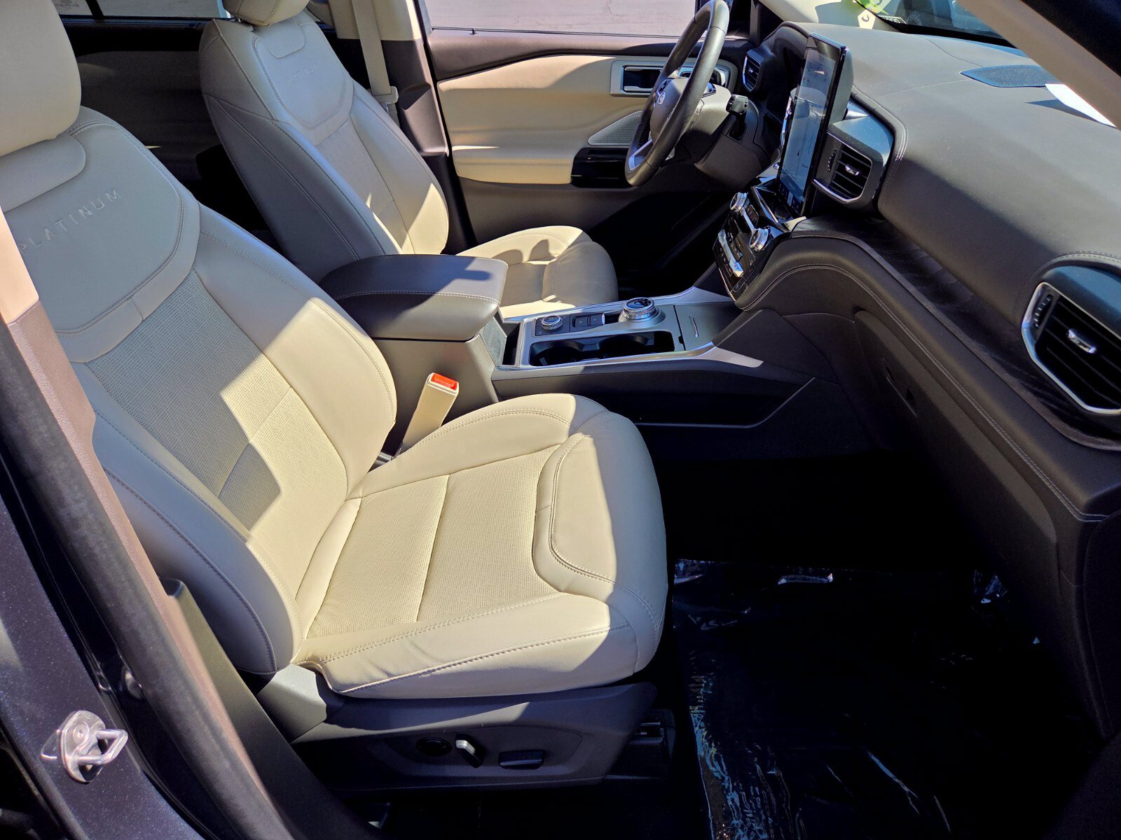 Certified 2023 Ford Explorer Platinum w/ Technology Package AWD/4WD image 16