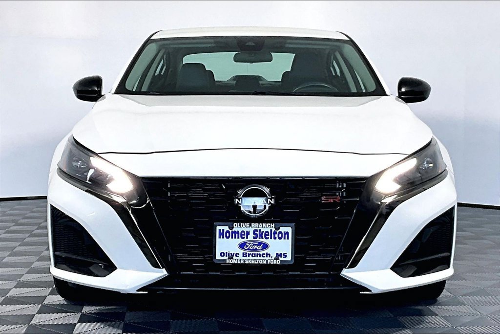 Used 2024 Nissan Altima 2.5 SR FWD image 3