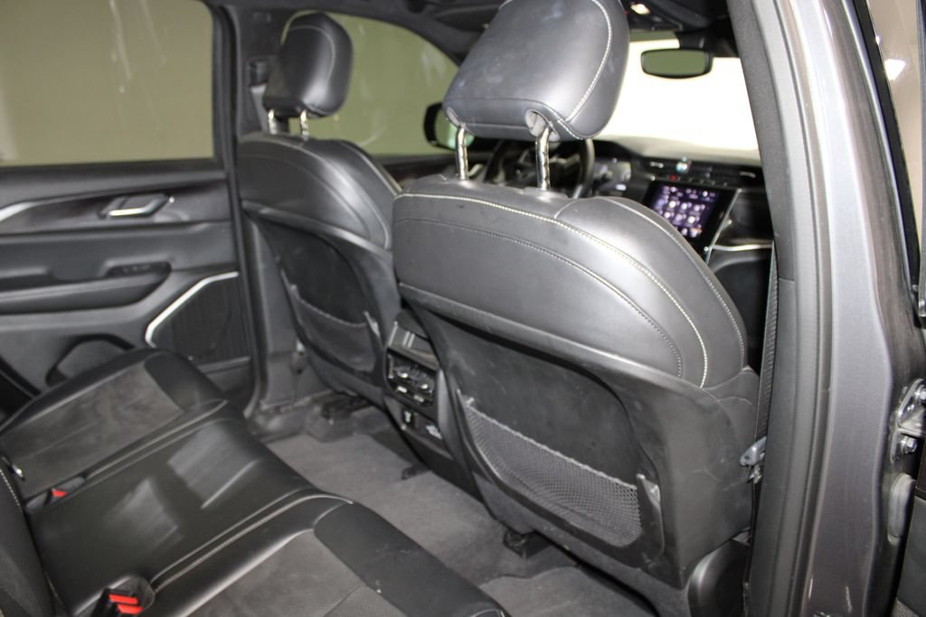 Used 2022 Jeep Grand Cherokee Altitude RWD image 28