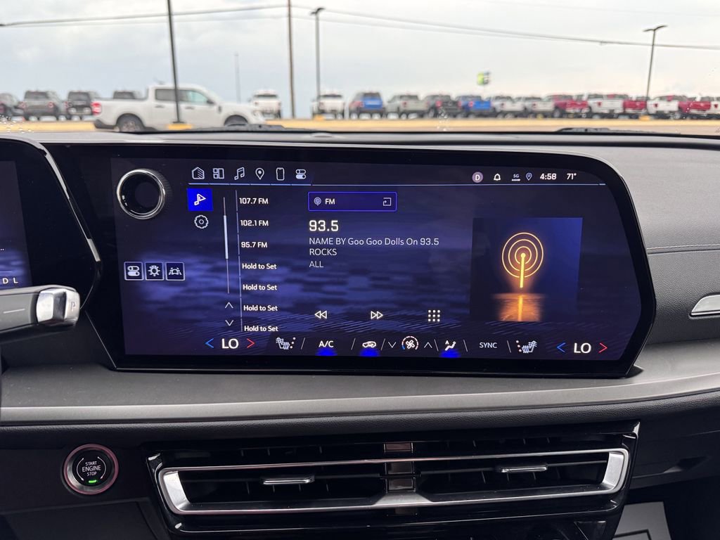 Used 2025 Chevrolet Traverse LT AWD/4WD image 18