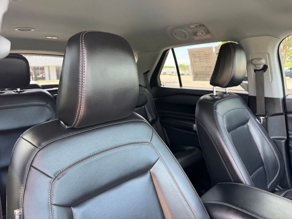 Certified 2023 Ford Explorer XLT w/ Equipment Group 202A RWD image 15