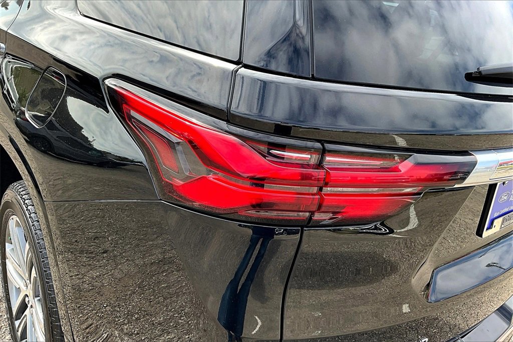 Used 2023 Chevrolet Traverse High Country image 31