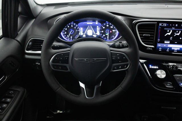 Used 2025 Chrysler Pacifica Select FWD image 30