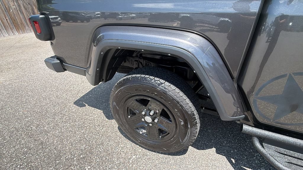 Used 2023 Jeep Gladiator Sport AWD/4WD image 11