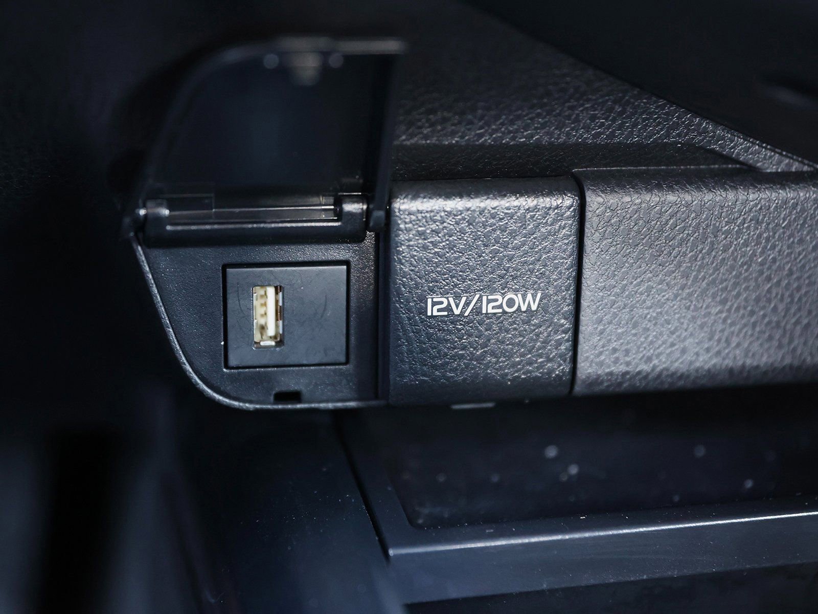 Used 2020 Toyota Camry LE image 28