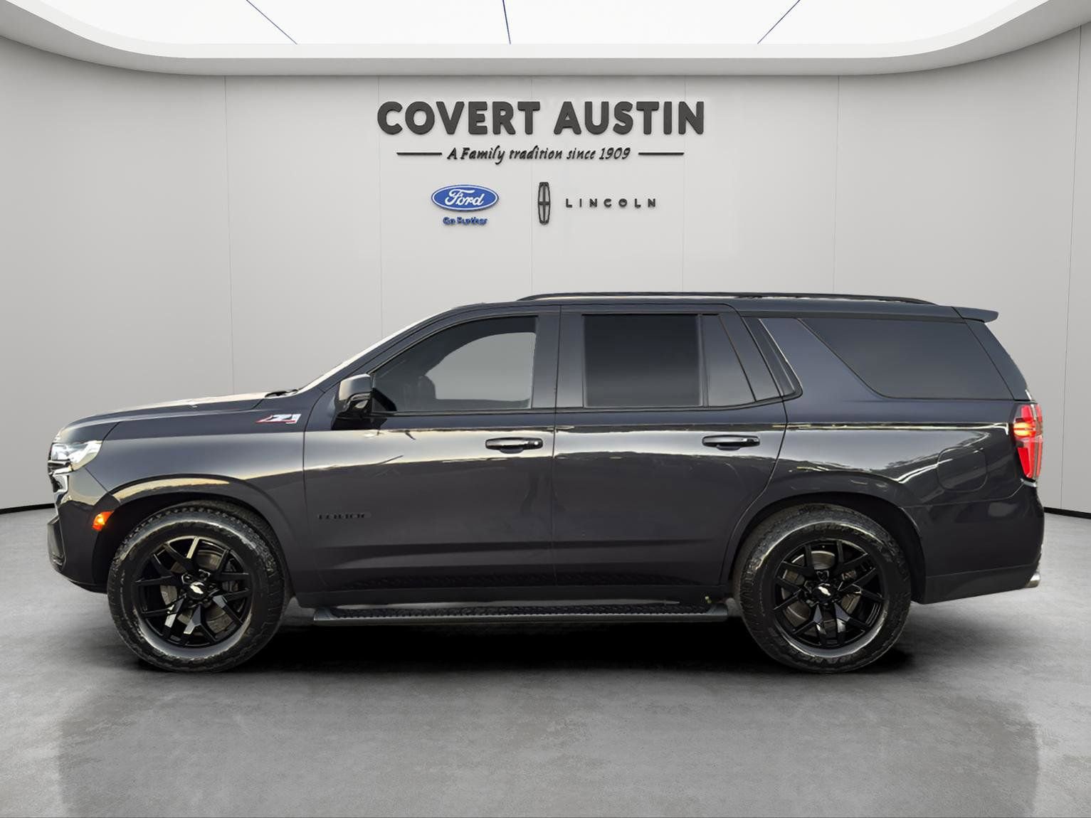 Used 2022 Chevrolet Tahoe Z71 w/ Z71 Off-Road Package image 2