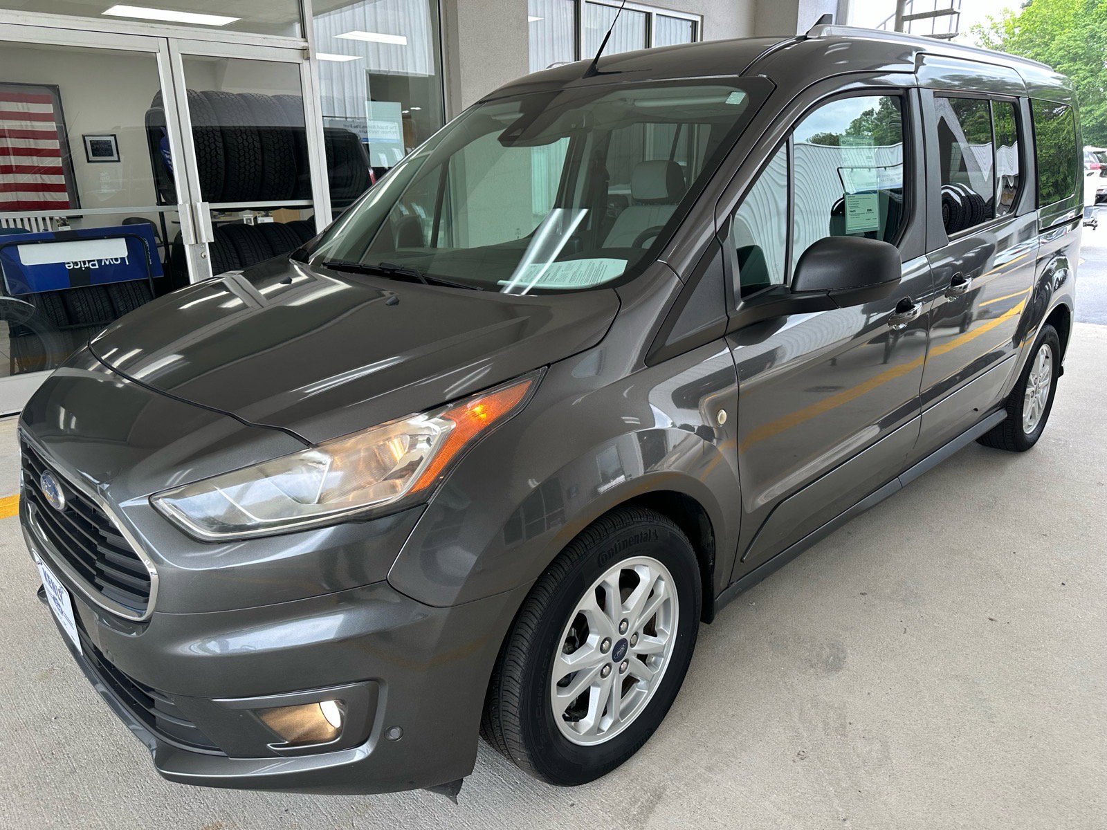 Certified 2019 Ford Transit Connect XLT FWD image 3