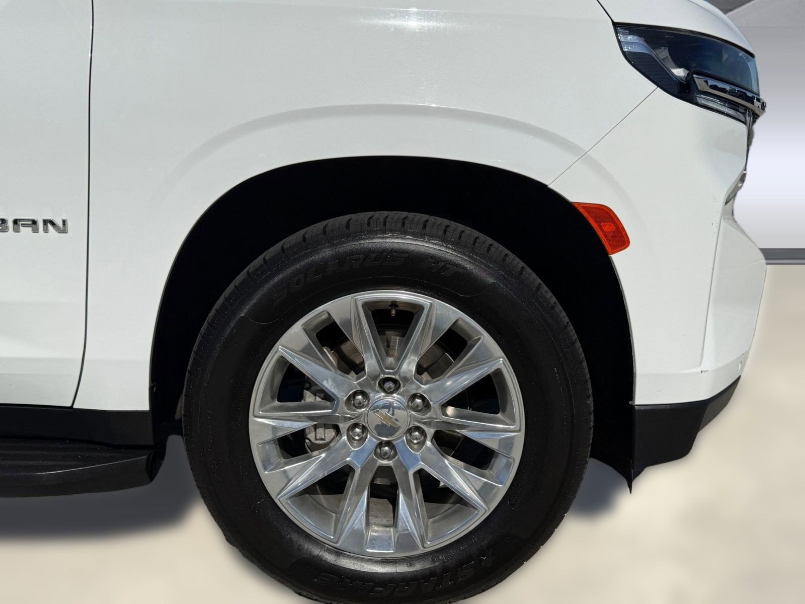 Used 2023 Chevrolet Suburban Premier image 11