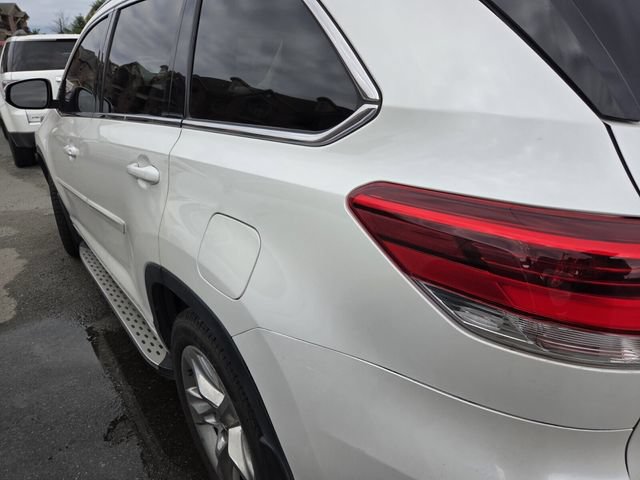 Used 2019 Toyota Highlander Limited FWD image 9