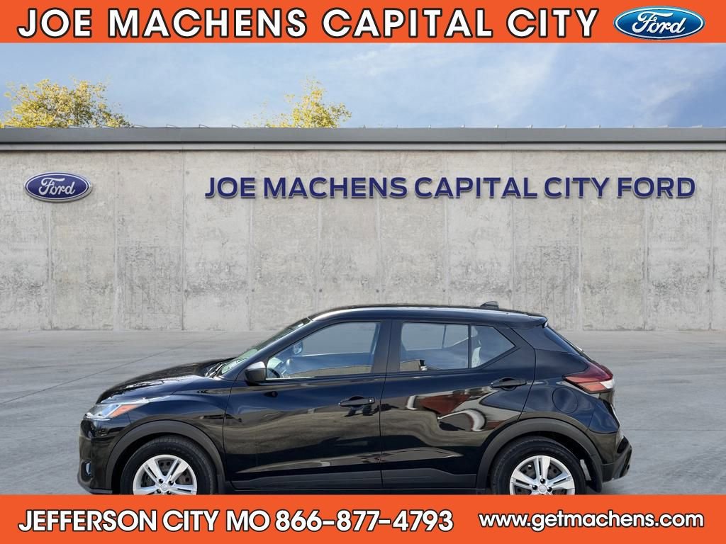 Used 2022 Nissan Kicks S image 2