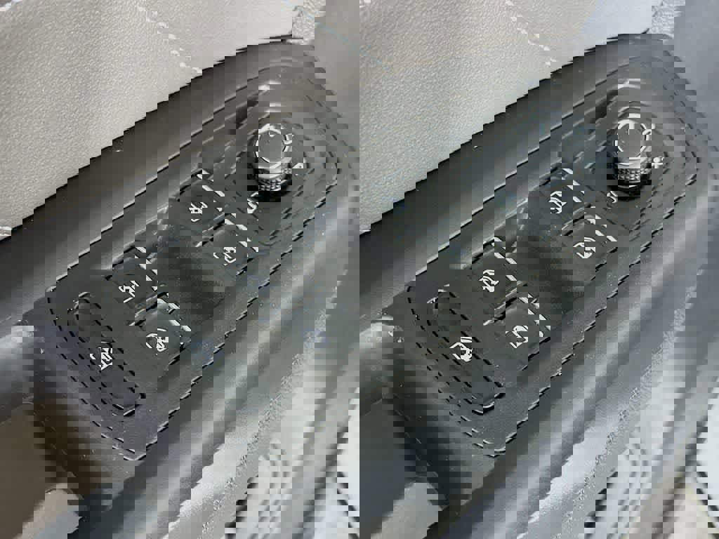 Used 2022 Volkswagen Atlas SEL Premium image 29