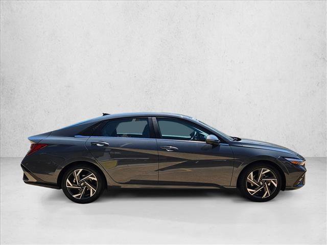 Used 2024 Hyundai Elantra Limited FWD image 4