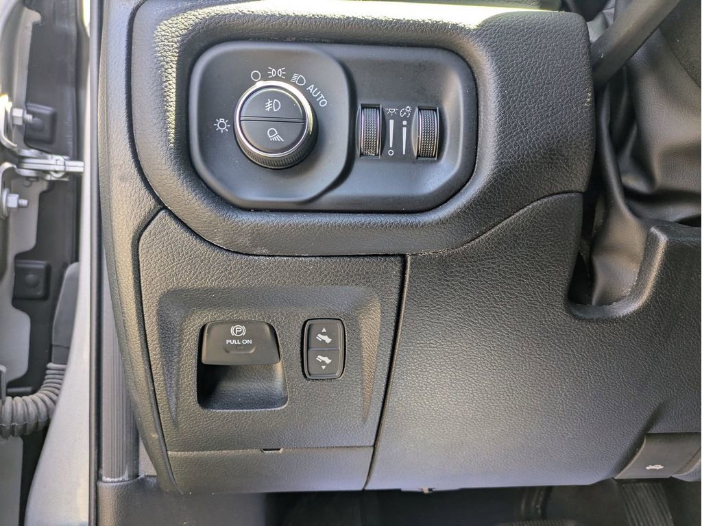 Used 2025 RAM 1500 Laramie AWD/4WD image 15