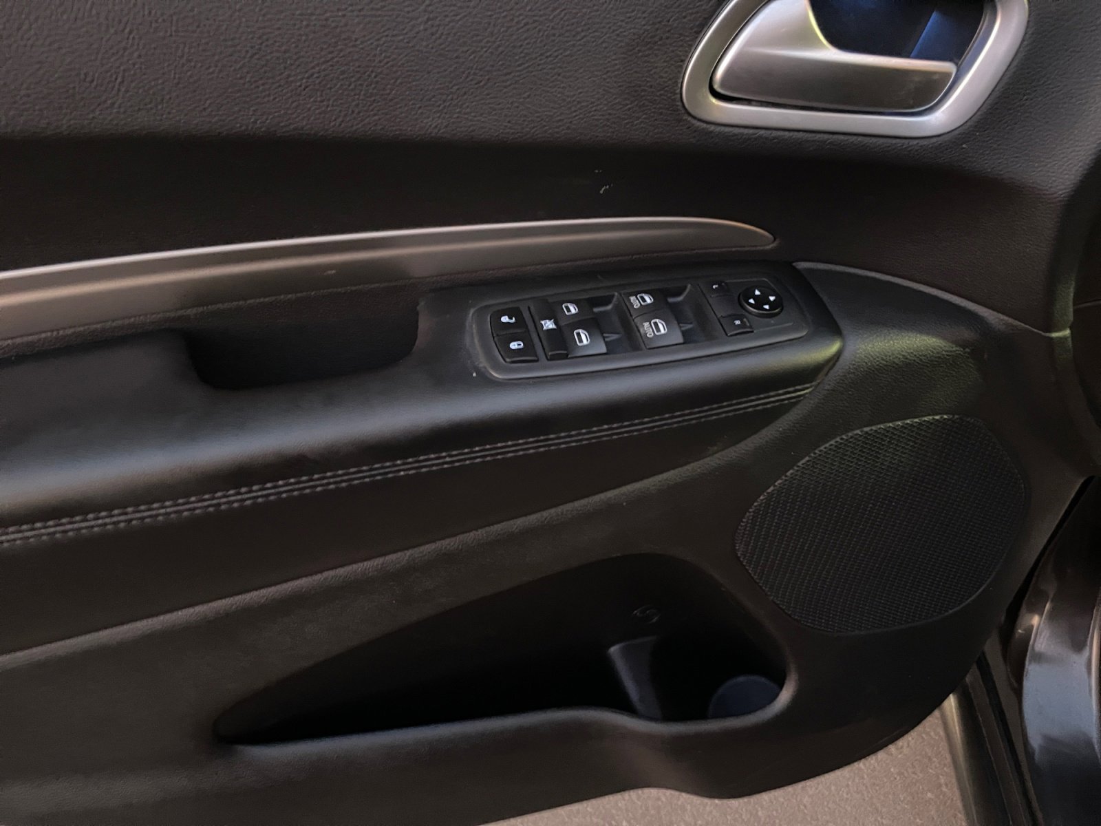 Used 2020 Dodge Durango SXT image 17