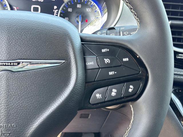 Used 2025 Chrysler Pacifica Limited FWD image 21