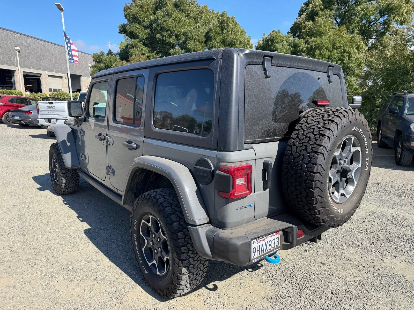 Used 2023 Jeep Wrangler Unlimited Rubicon 4xe w/ Steel Bumper Group AWD/4WD image 3