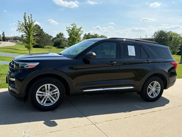 Certified 2024 Ford Explorer XLT w/ Equipment Group 202A AWD/4WD image 1