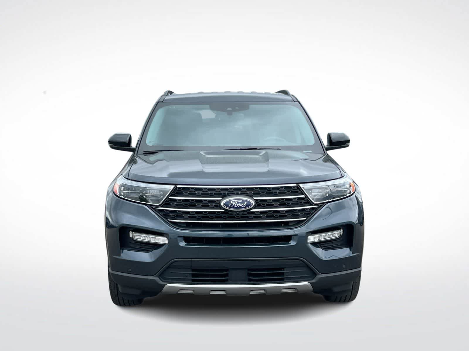 Certified 2023 Ford Explorer XLT w/ Equipment Group 202A AWD/4WD image 3
