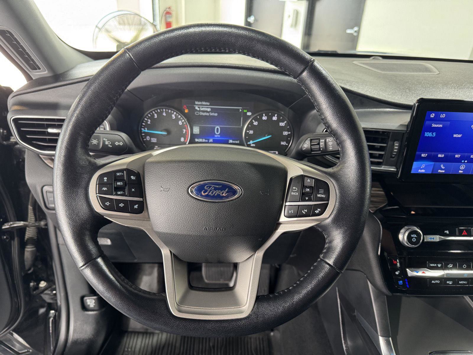 Certified 2022 Ford Explorer Limited w/ Equipment Group 301A AWD/4WD image 11