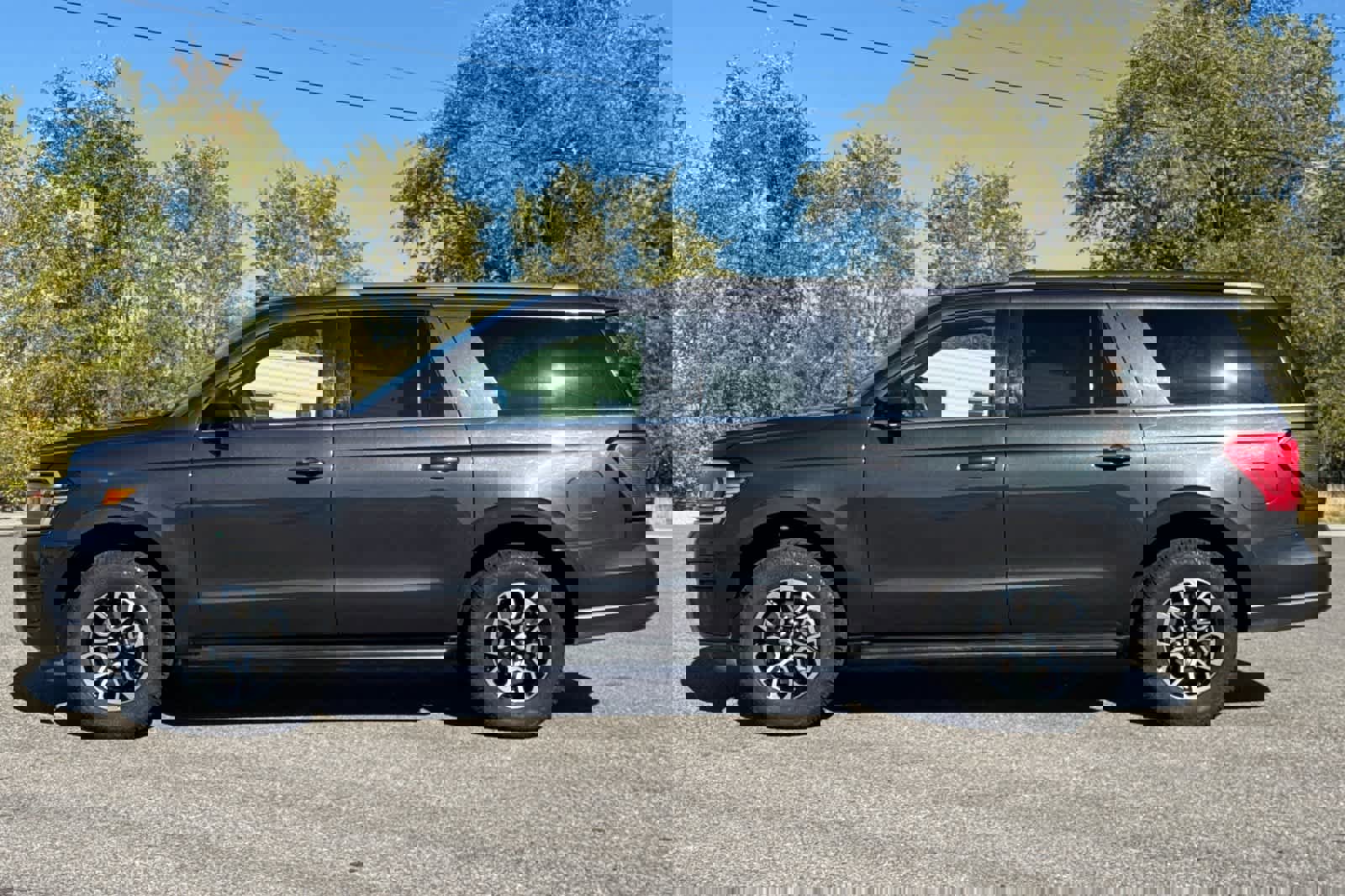 Certified 2024 Ford Expedition Max XLT image 2