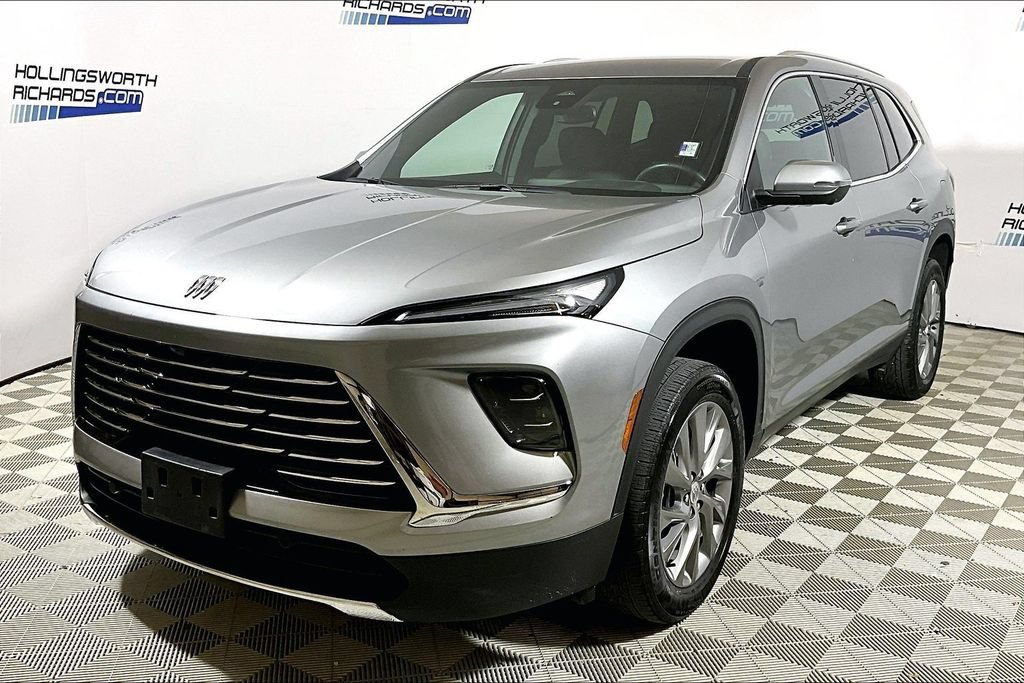 Used 2025 Buick Enclave Preferred FWD image 1