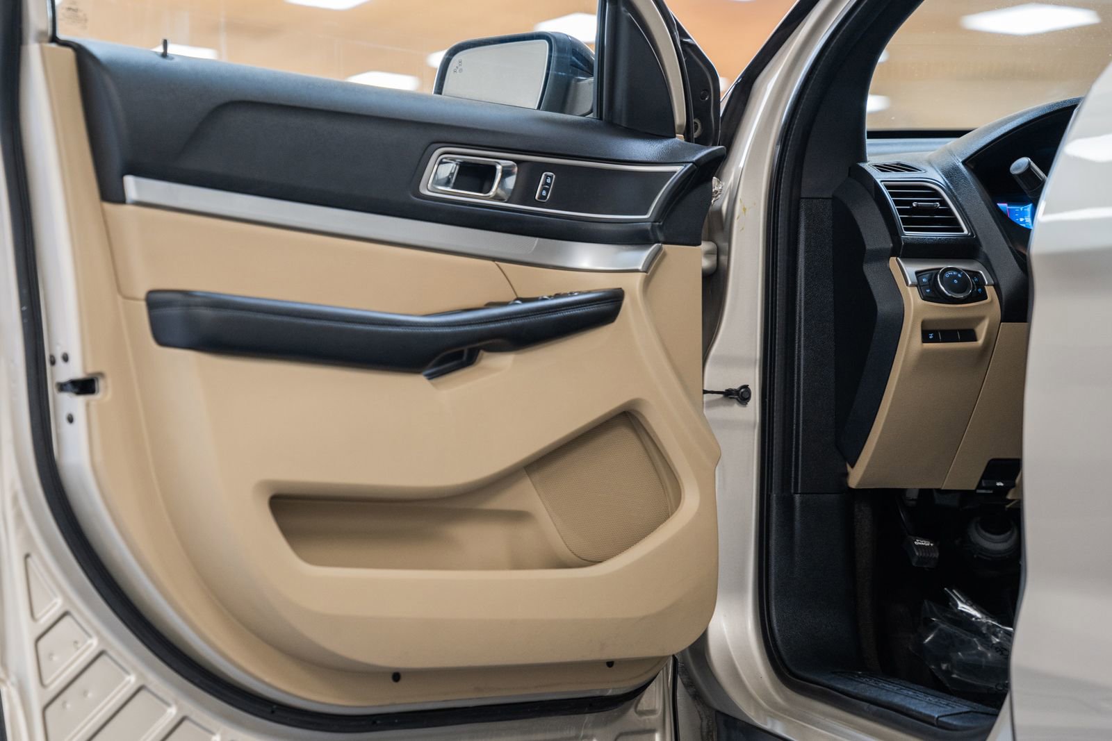 Certified 2017 Ford Explorer XLT w/ Equipment Group 202A image 37