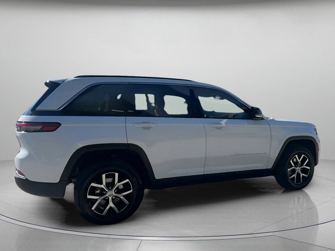 Used 2025 Jeep Grand Cherokee Limited w/ Trailer Tow Package image 23