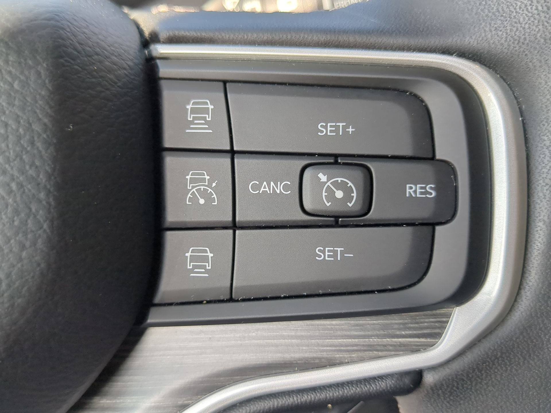 Used 2023 Jeep Wagoneer L Series III w/ Preferred Equipment Group image 59