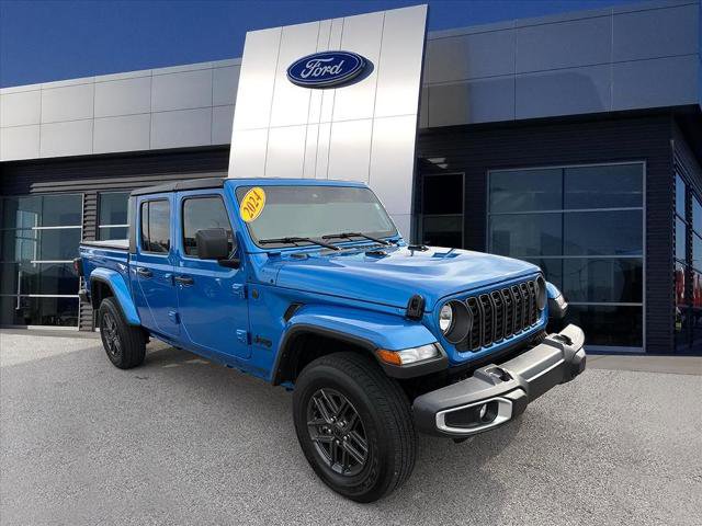 Used 2024 Jeep Gladiator Sport image 1
