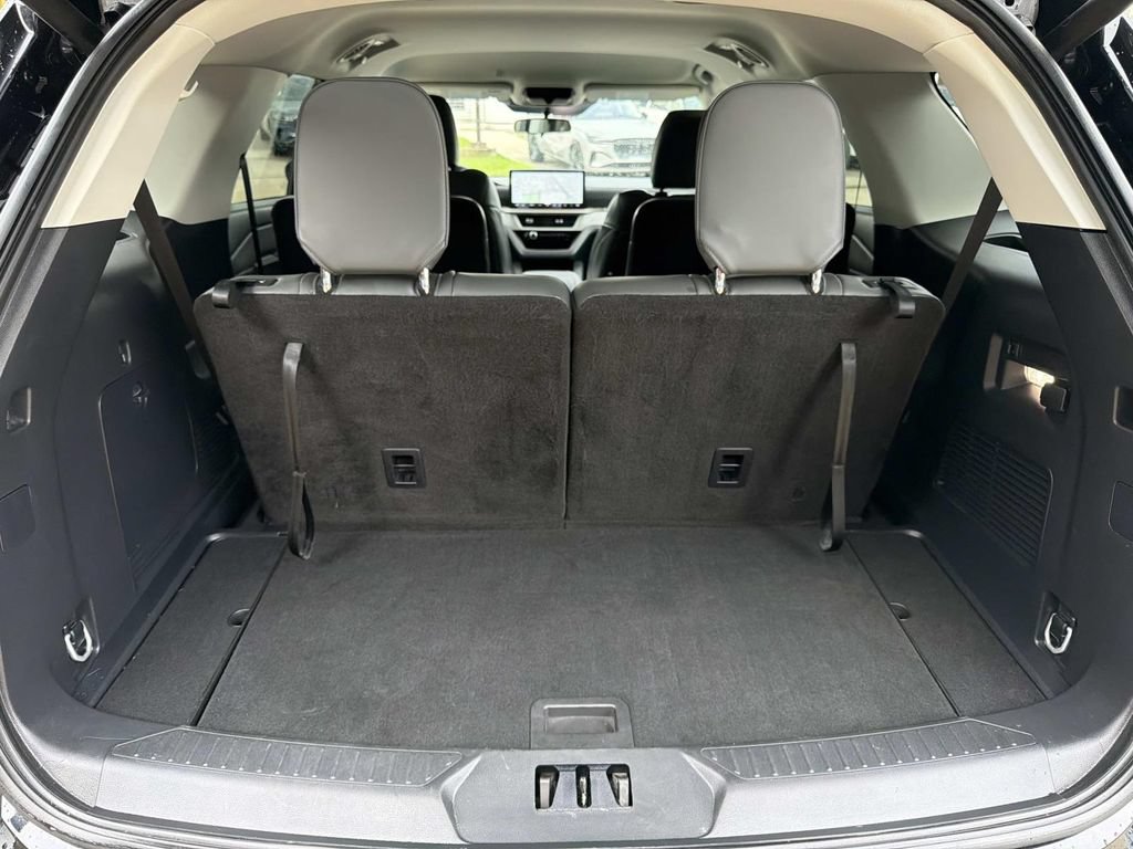 Certified 2025 Ford Explorer Active w/ Active Comfort Package RWD image 11