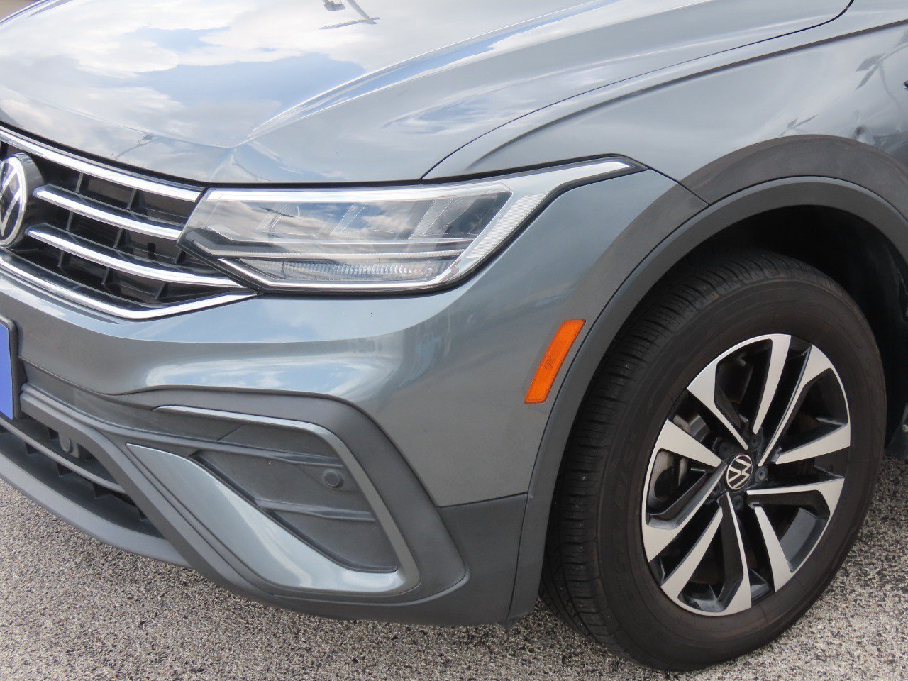 Used 2022 Volkswagen Tiguan S FWD image 3