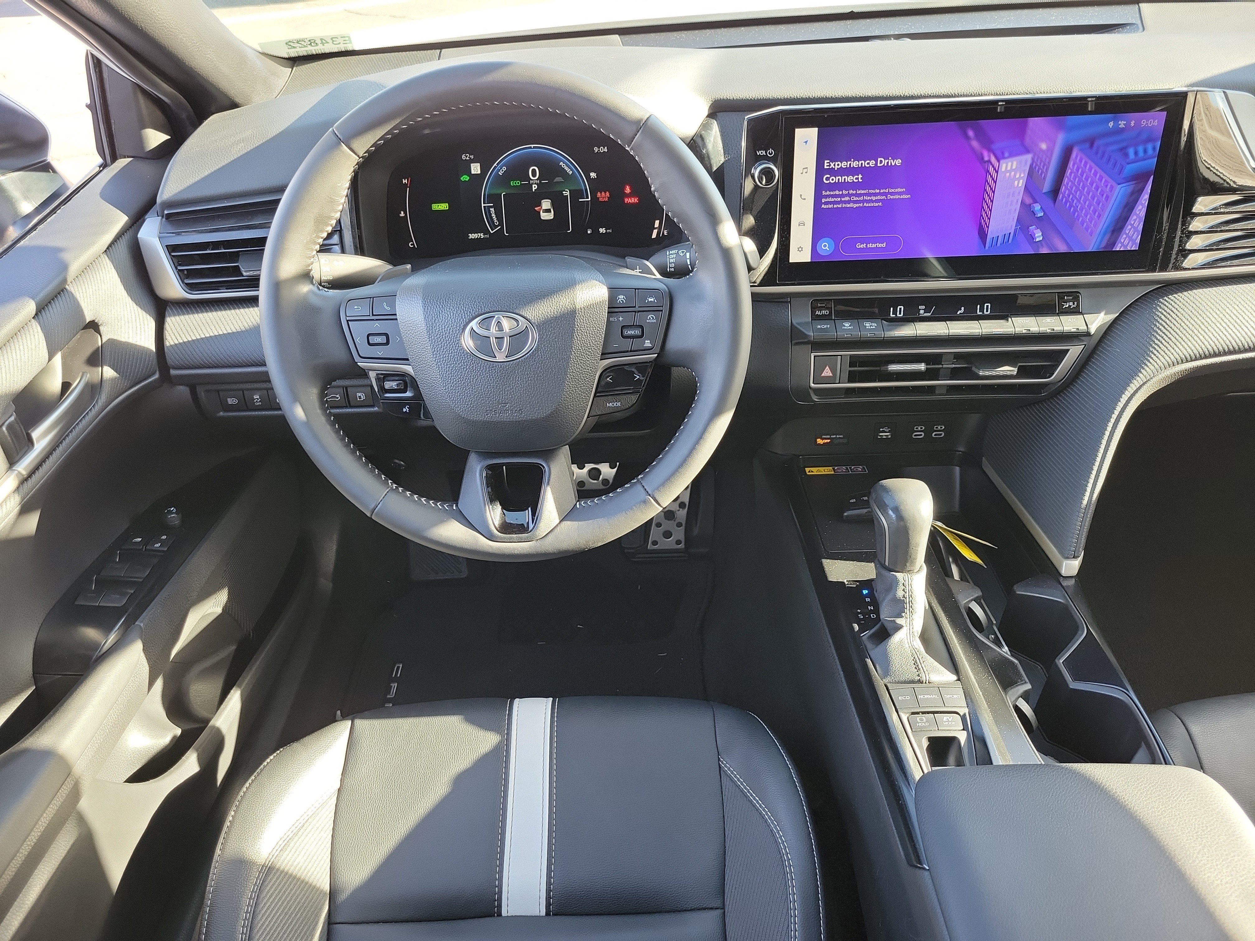 Used 2025 Toyota Camry SE FWD image 4