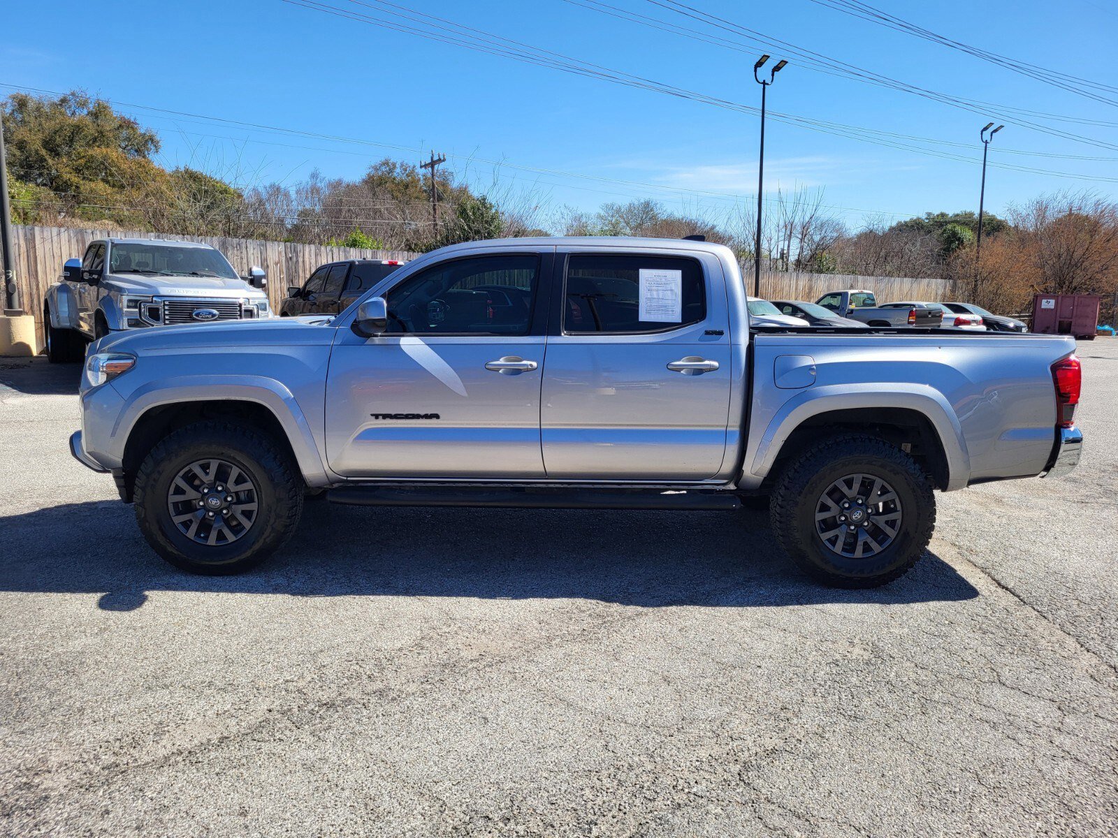 Used 2020 Toyota Tacoma SR5 w/ SR5 Appearance Package (SM) image 6