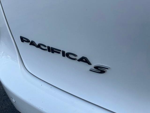 Used 2025 Chrysler Pacifica Limited FWD image 7