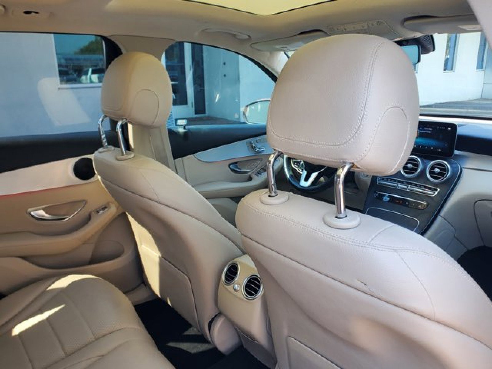 Used 2021 Mercedes-Benz GLC 300 GLC 300 SUV image 32