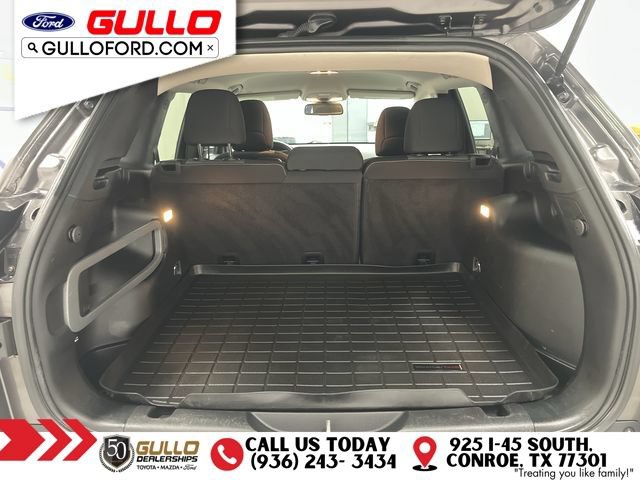 Used 2018 Jeep Cherokee Latitude w/ Altitude Package FWD image 10