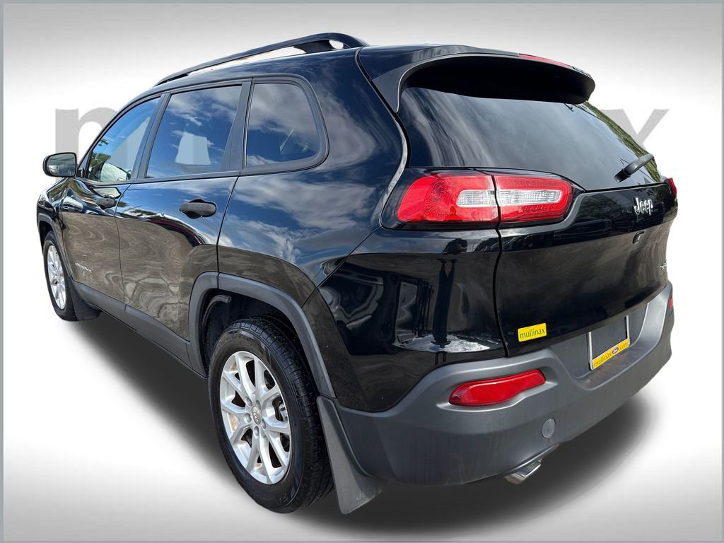 Used 2017 Jeep Cherokee Sport image 8