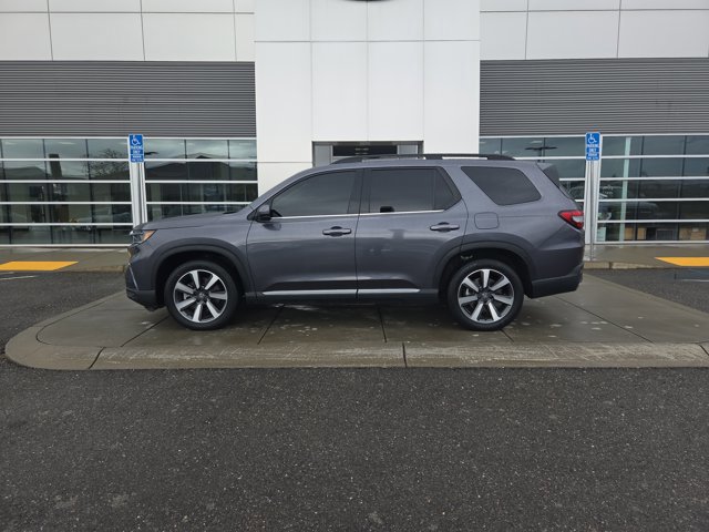 Used 2025 Honda Pilot Touring image 2