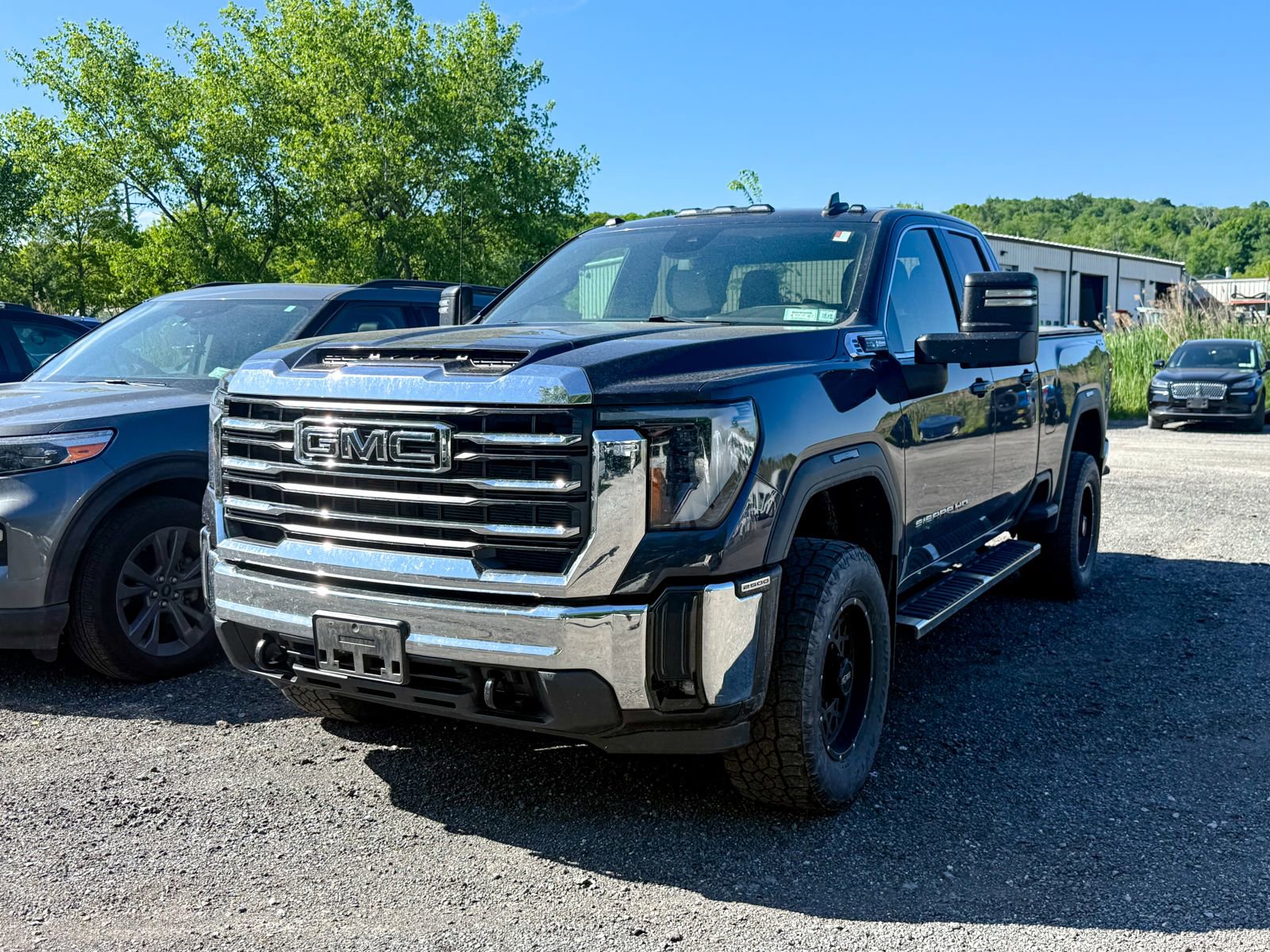 Used 2024 GMC Sierra 2500 SLE w/ SLE Value Package; AWD/4WD image 3
