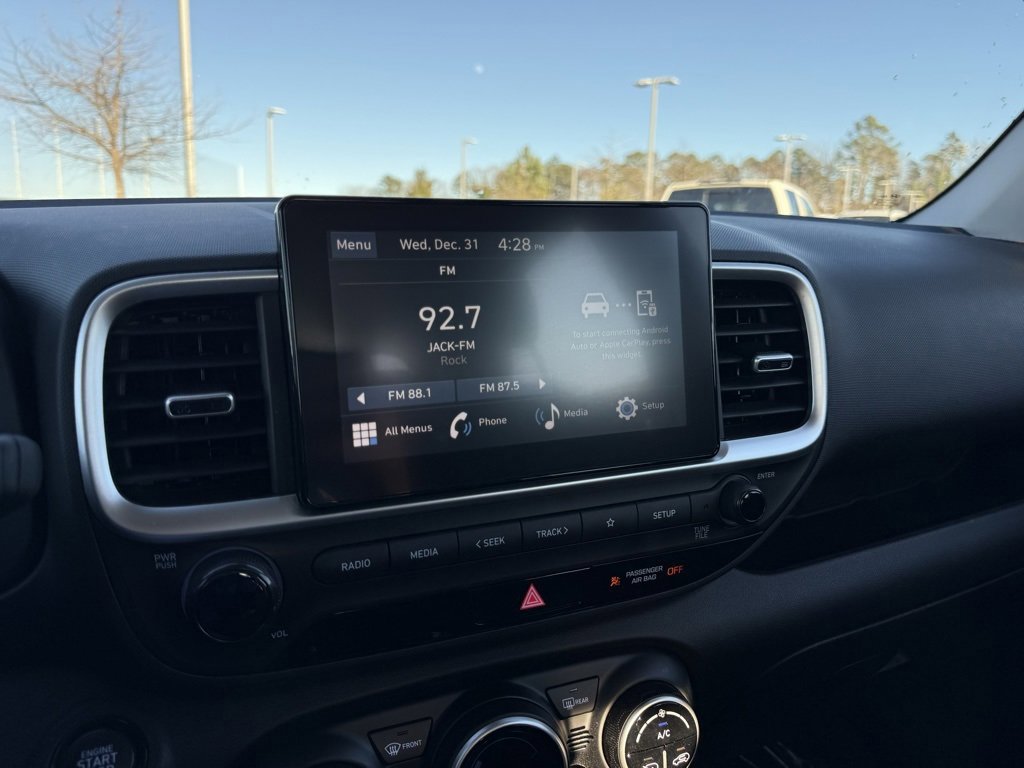 Used 2025 Hyundai Venue SEL image 16
